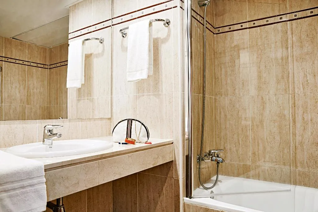 Room, Hotel Globales Cala Blanca, Menorca