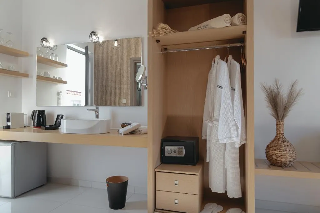 TRIPLE DELUXE WITH TERRACE Room, White Canvas Boutique Studios, Zante