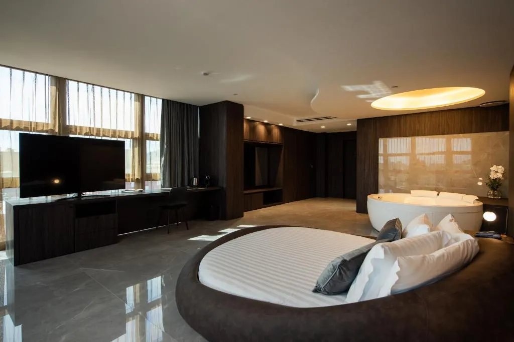 Double or Twin EXECUTIVE CITY VIEW Room, Gold Tower Lifestyle Hotel, Naples