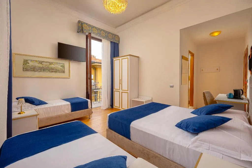 QUADRUPLE ONE BEDROOM ONE BATHROOM Room, Annabella Hotel Roof Terrace, Florence