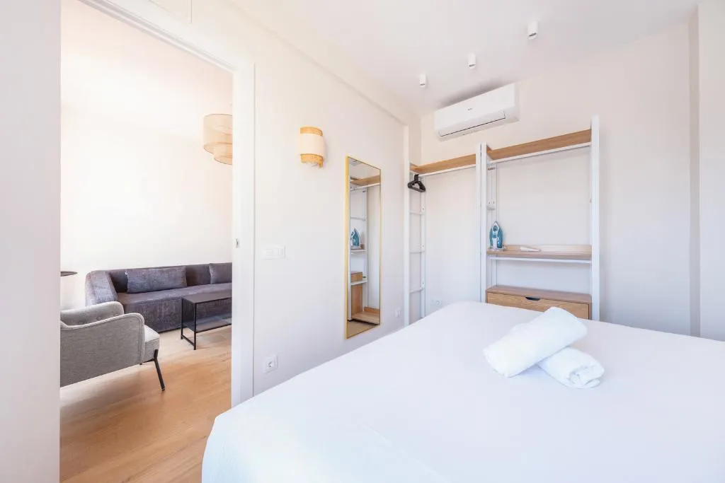 APARTMENT CAPACITY 5 Room, Ainb Barcelona Sants Apartments, Barcelona