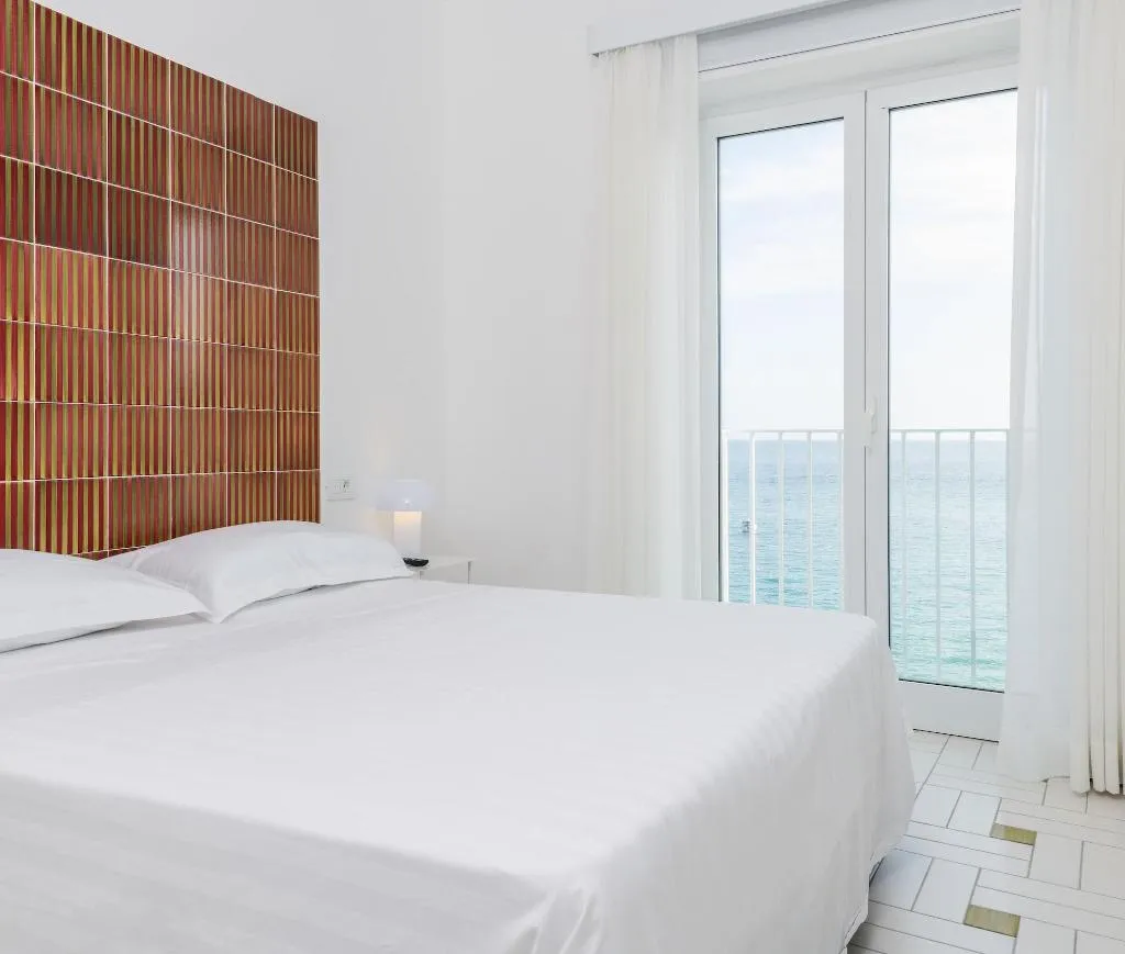 Room, Apollon Club, Naples