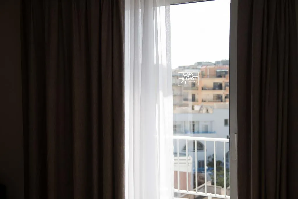 APARTMENT TWO BEDROOMS Room, AX Sunny Coast, Malta
