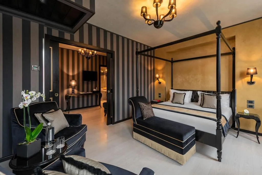 SUITE CANAL VIEW Room, Carnival Palace, Venice