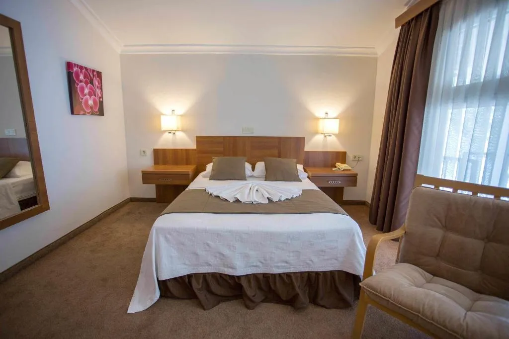 Room, Melis, Izmir