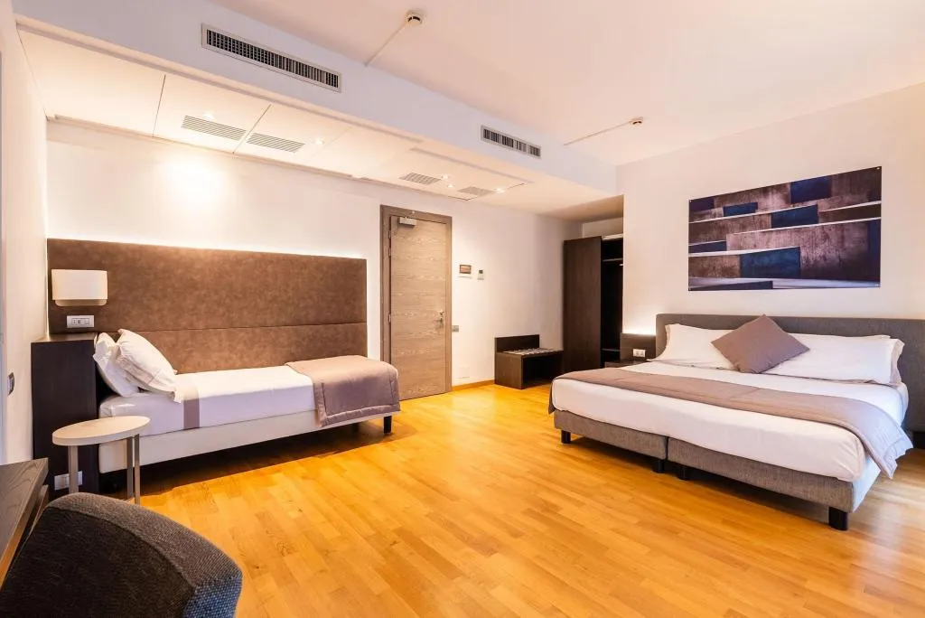 TRIPLE TWO BEDS Room, Hotel Como, Milan