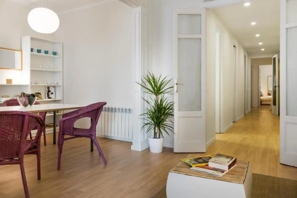APARTMENT FOUR BEDROOMS Room, Ainb Barcelona Sants Apartments, Barcelona