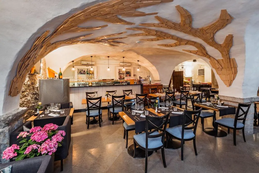 Restaurant, Meriton Old Town Garden, Tallinn