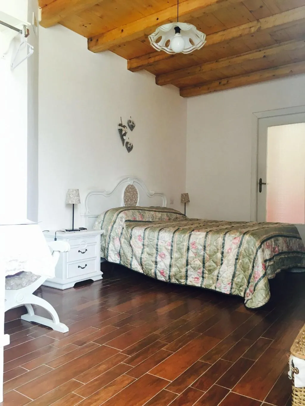 Room, B&B PompeiLog, Naples
