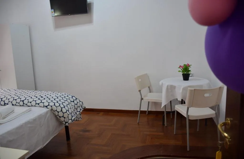Room, Roma Hotel Srls, Naples