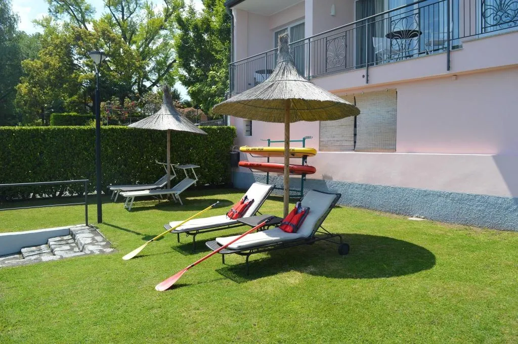 Beach, Bel Sit, Milan