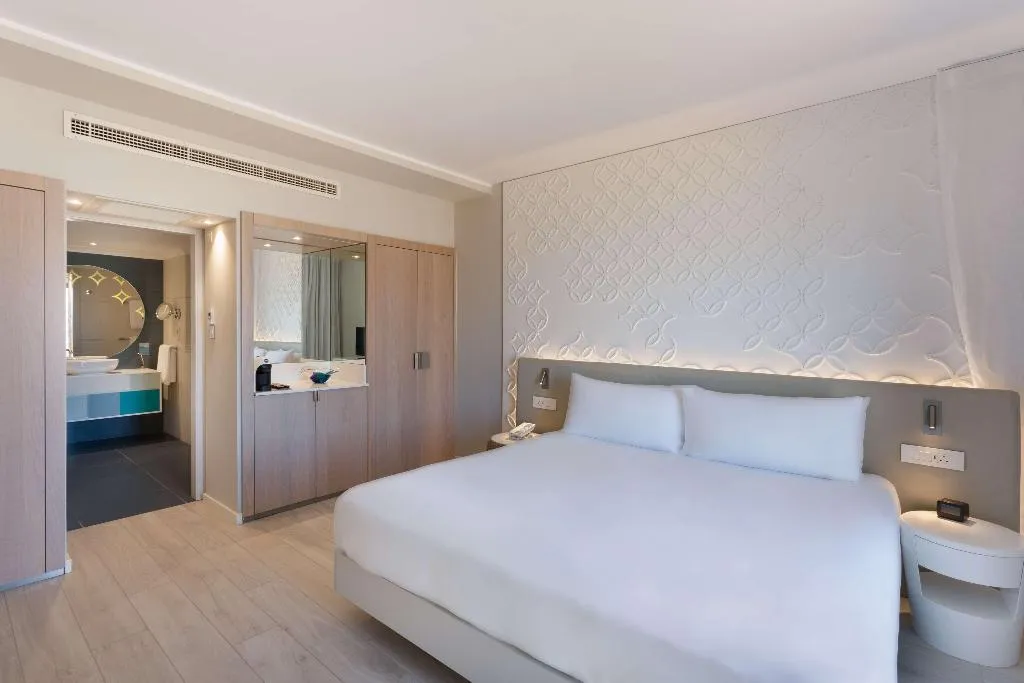SUITE STANDARD Room, Hilton Malta, Malta