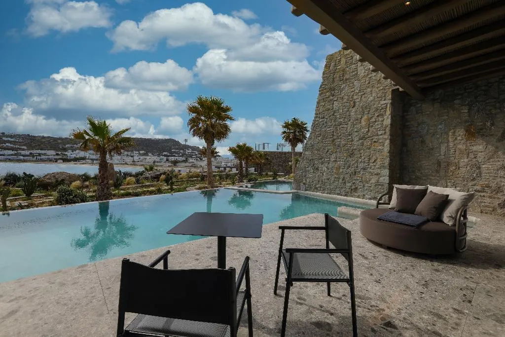 SUITE WITH PRIVATE POOL Room, Aeonic Suites & Spa, Mykonos