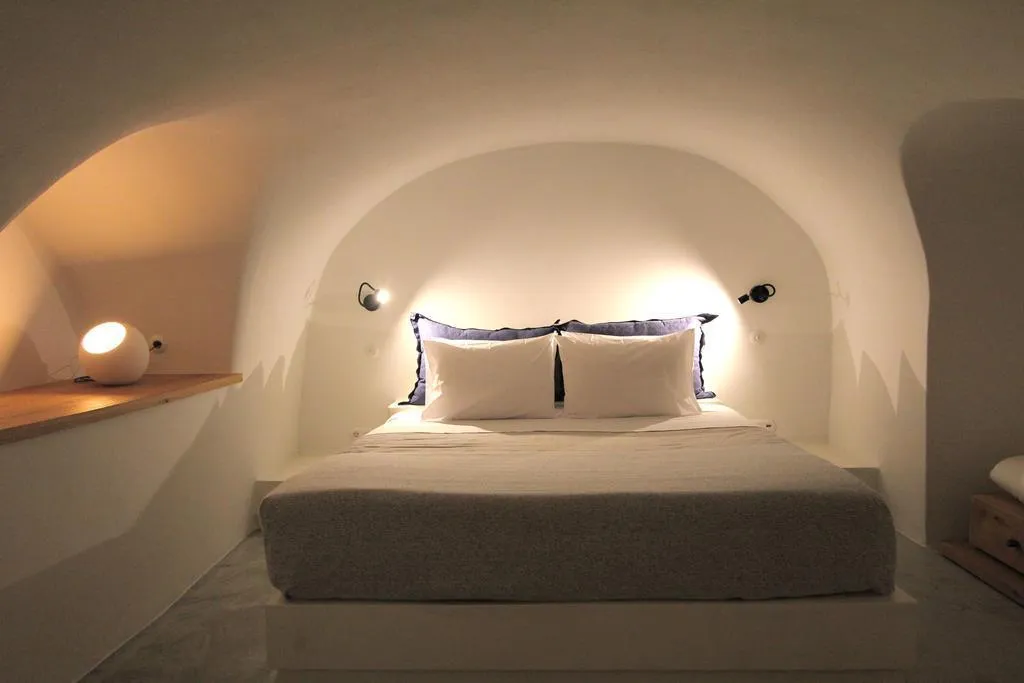 JUNIOR SUITE STANDARD Room, Porto Fira Suites, Santorini
