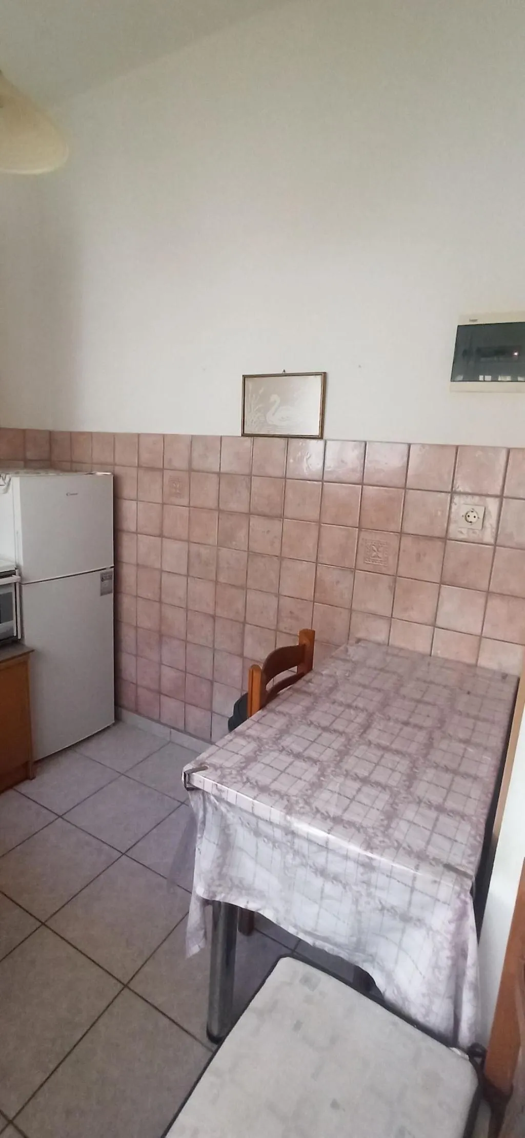 Room, Windy Place, Crete