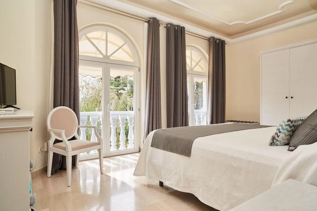 Room, Grand Hotel Palladium, Ibiza