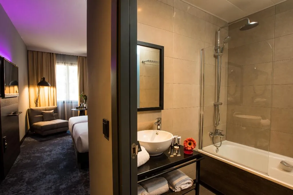 TRIPLE COMFORT Room, NYX Hotel Madrid by Leonardo Hotels, Madrid