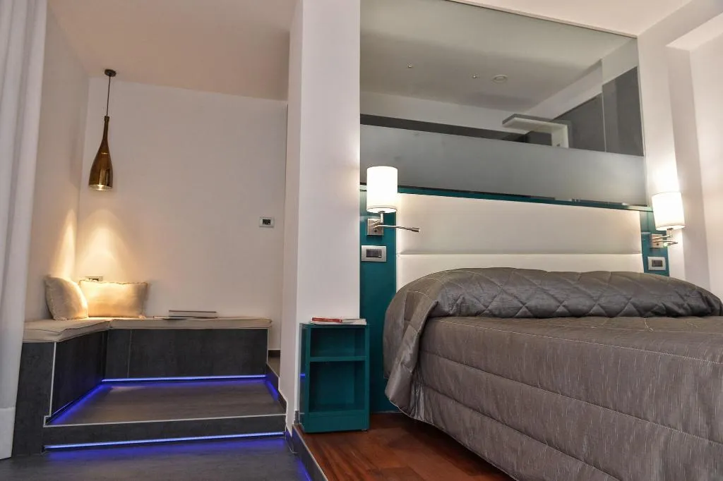 SUITE SEA VIEW WITH TERRACE Room, Reginna Palace, Naples