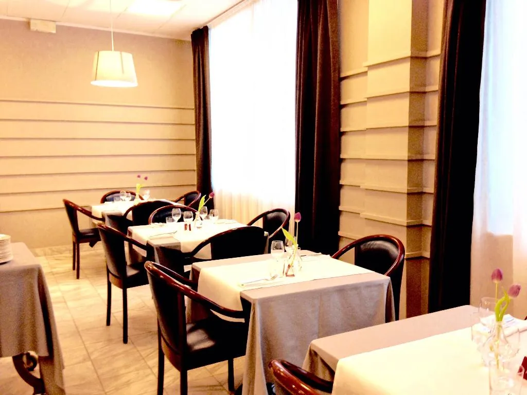 Restaurant, Hotel Ristorante Cervo, Milan
