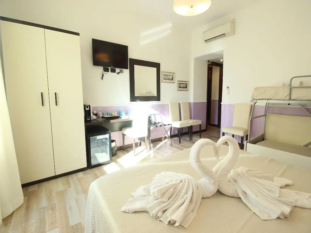 Room, Few Steps From Colosseum, Naples