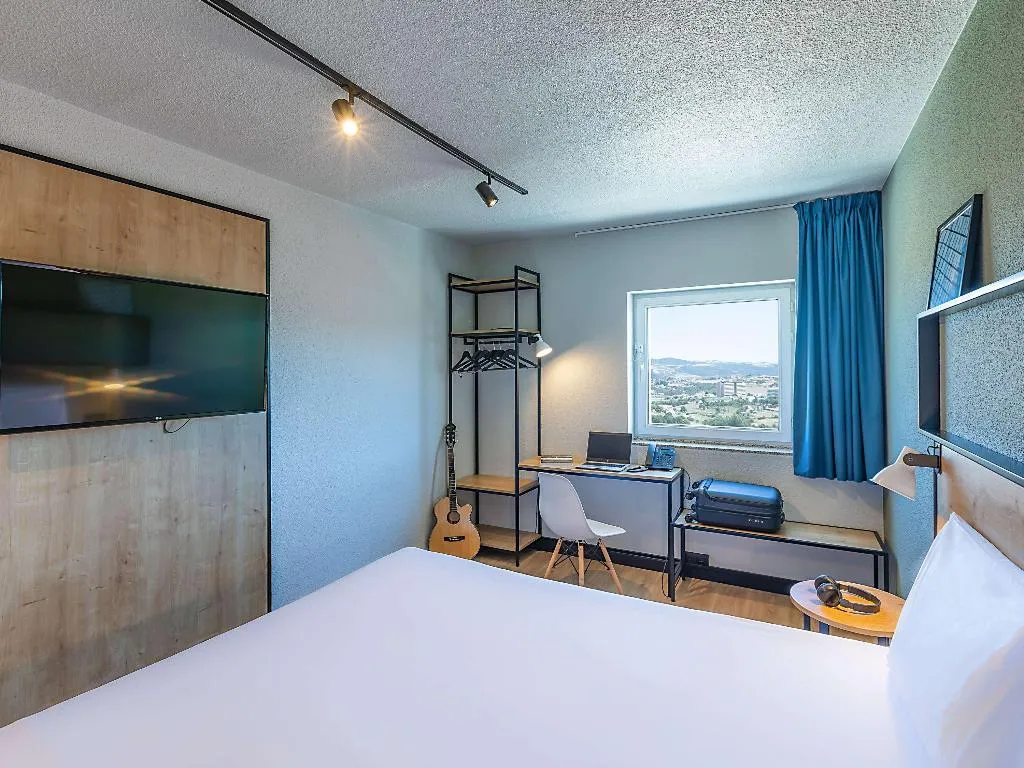 SINGLE WITH DOUBLE BED Room, Ibis Braganca, Porto
