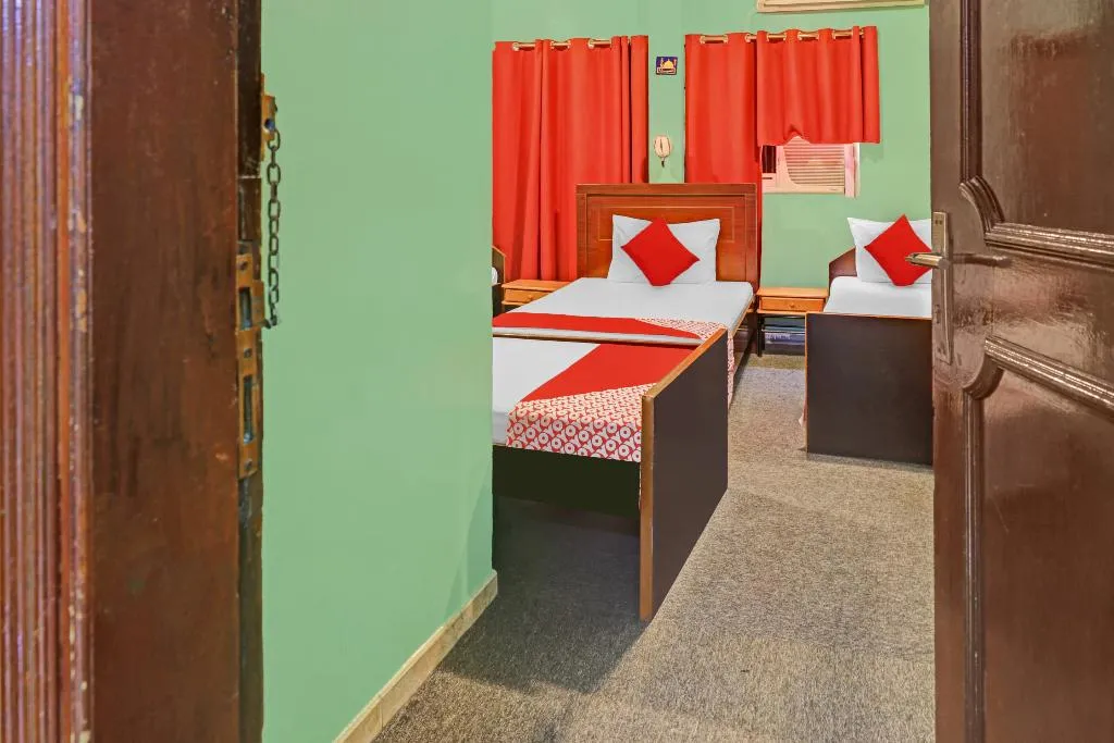 QUADRUPLE STANDARD Room, Al Karawan Hotel, Dubai