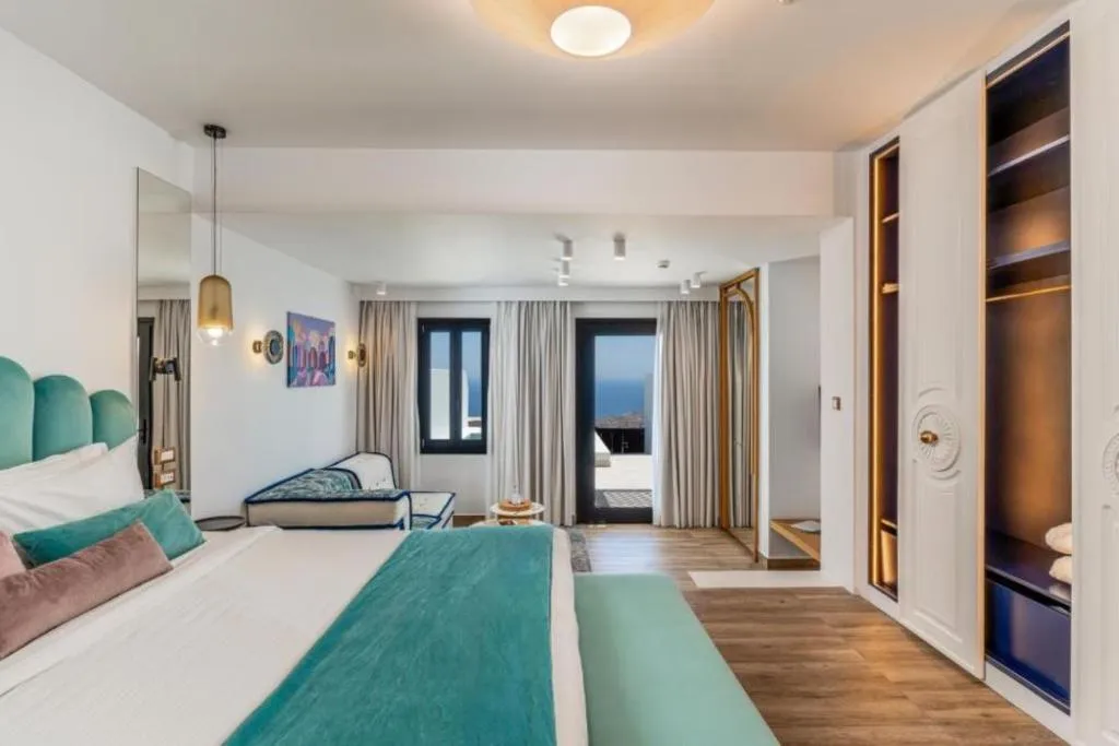 SUITE WITH VIEWS Room, Cresanto Luxury Suites Santorini, Santorini