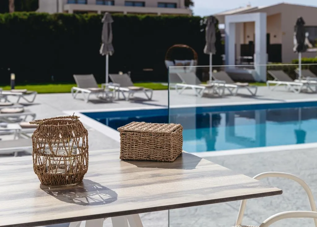 TRIPLE DELUXE WITH TERRACE Room, White Canvas Boutique Studios, Zante