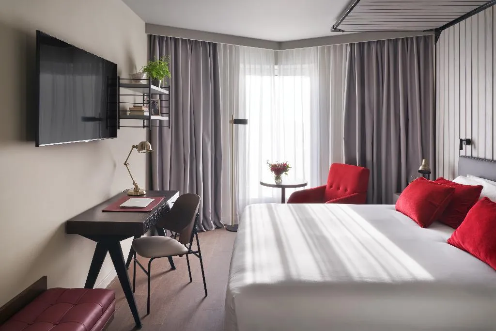 SINGLE STANDARD Room, Canopy by Hilton Madrid Castellana, Madrid