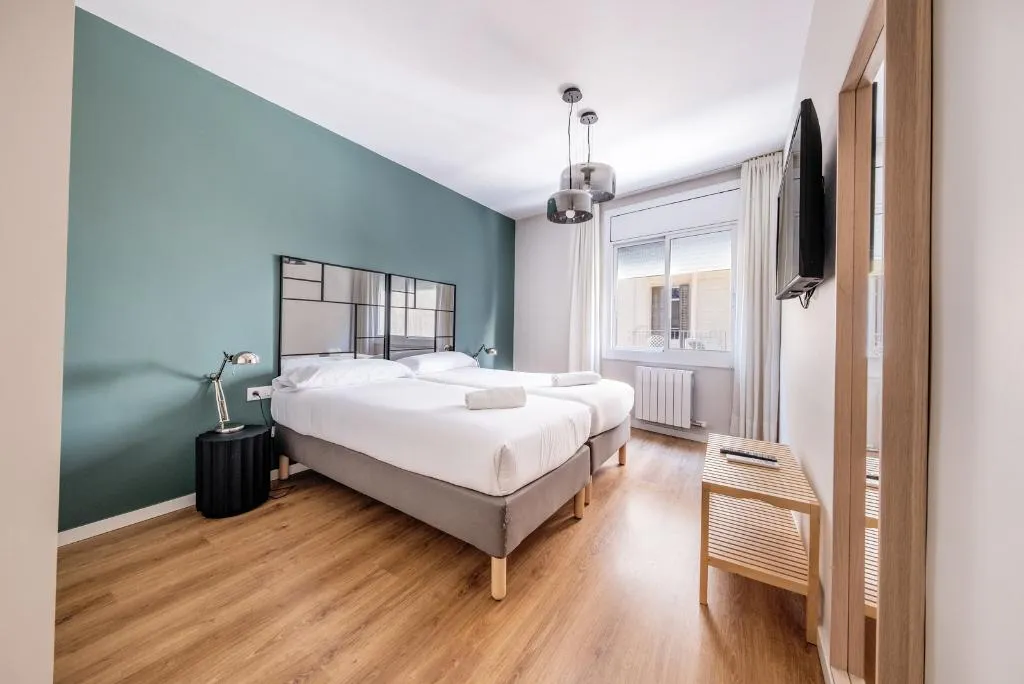 APARTMENT THREE BEDROOMS Room, Ainb Barcelona Sants Apartments, Barcelona
