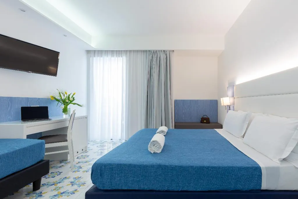 TRIPLE TWO DOUBLE BEDS ONE BEDROOM  Room, Giosue' a Mare, Naples