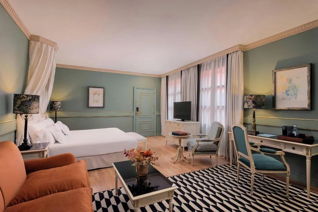 DOUBLE EXECUTIVE KING BED Room, Autograph Collection Eugenia de Montijo, Madrid
