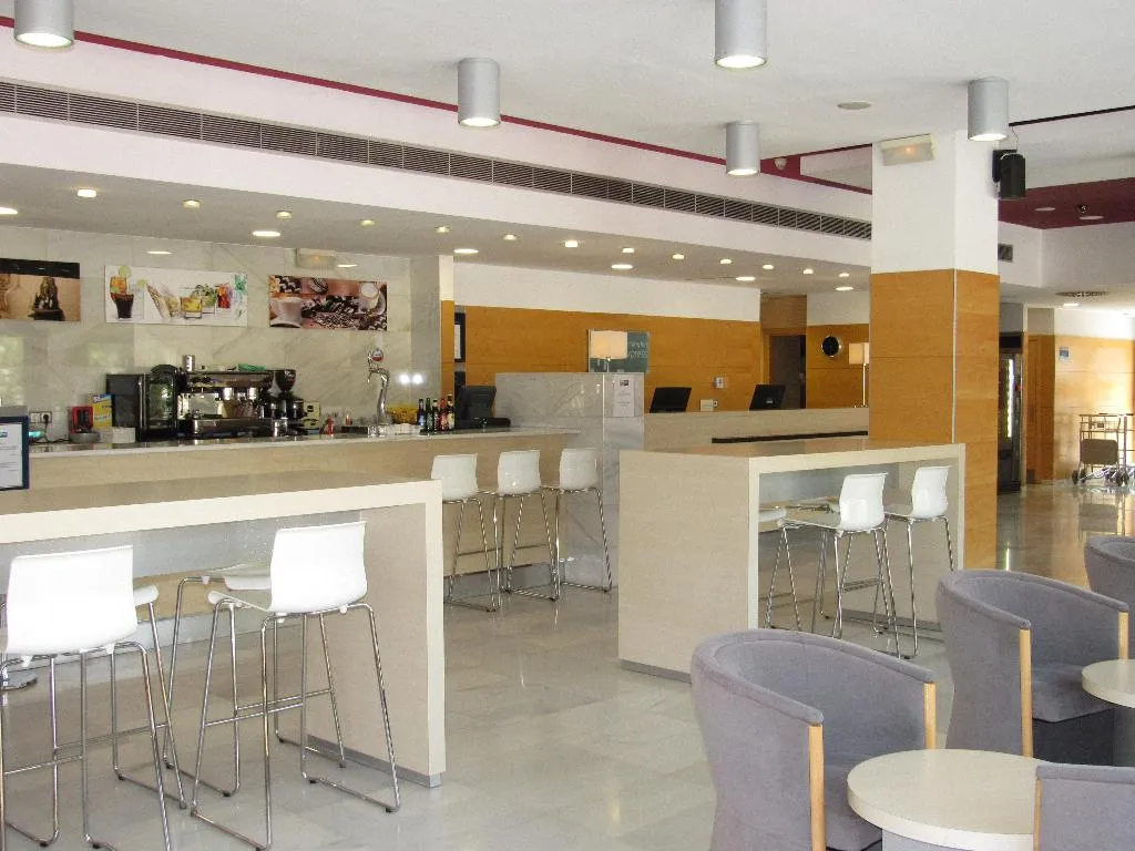 Bar, Holiday Inn Express Valencia Bonaire, Valencia