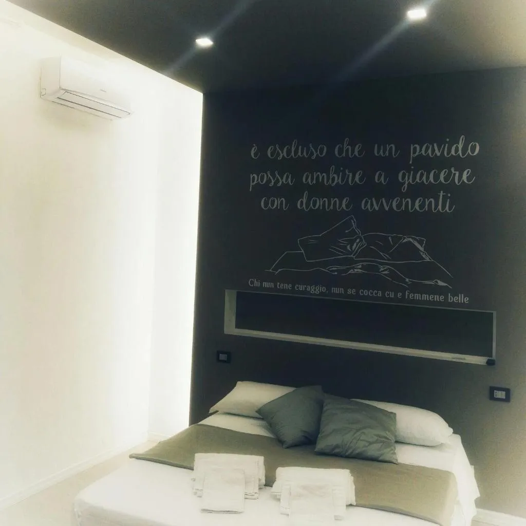 Room, B&B Next Stop Napoli, Naples