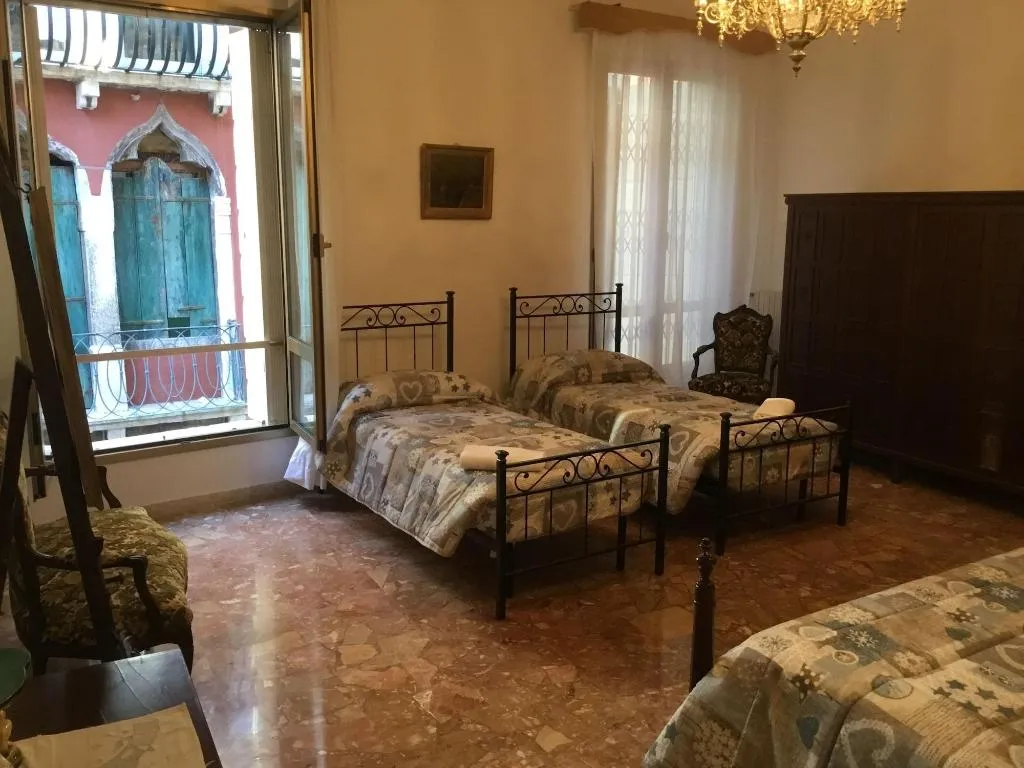Room, Venice Sun Apartment And Rooms, Venice