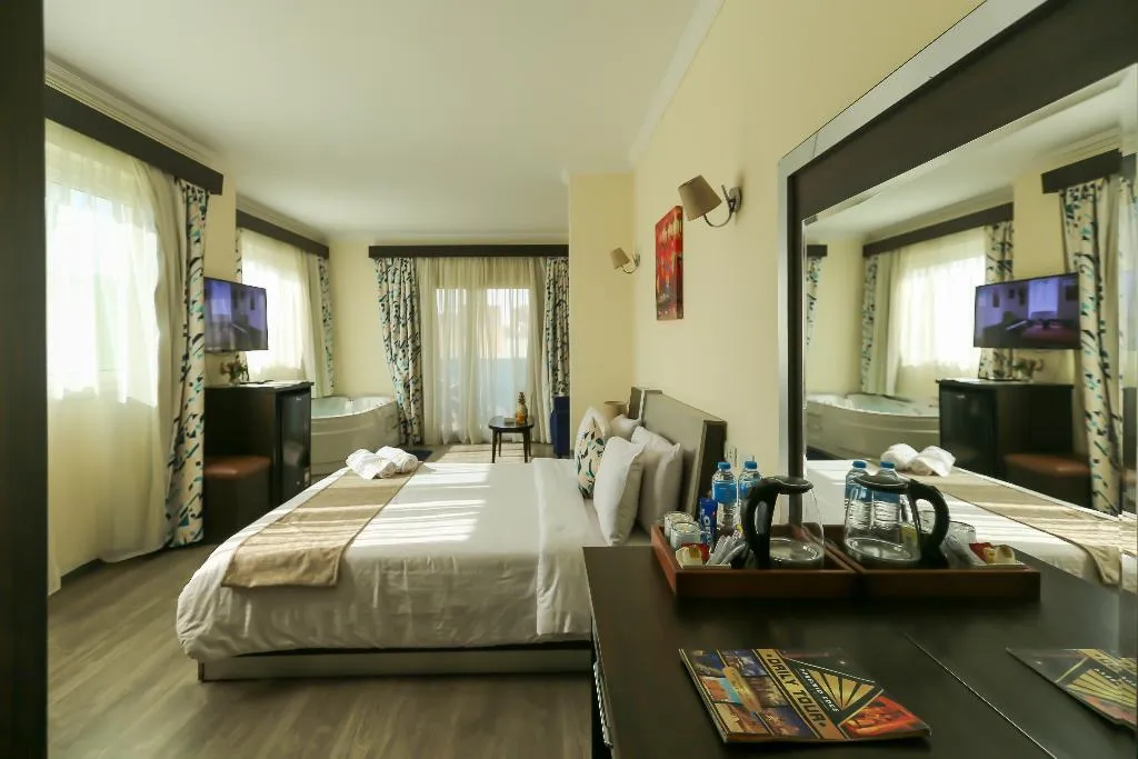 DOUBLE EXECUTIVE KING BED Room, Pyramid Edge Hotel & Exclusive Pyramids View Roof, Cairo