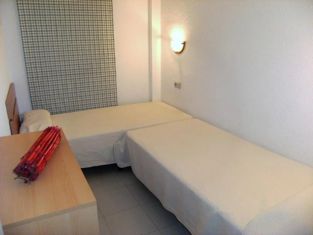 APARTMENT POOL VIEW TWO BEDROOMS Room, Illa Mar d'Or, Costa Brava