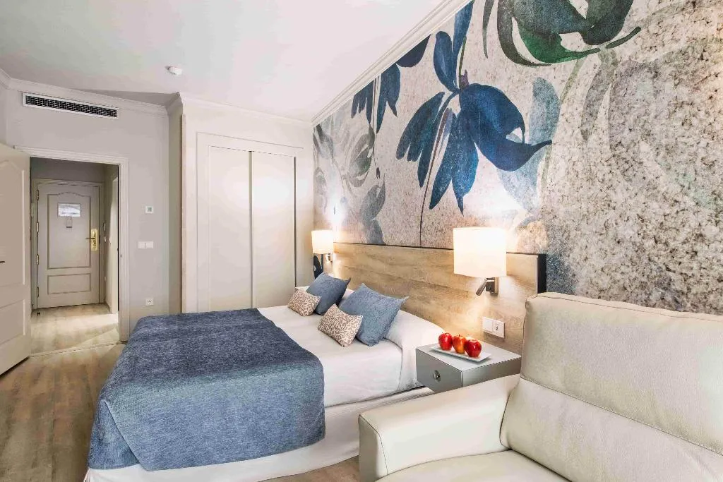 TRIPLE STANDARD Room, Salles Hotel Malaga Centro, Costa Del Sol