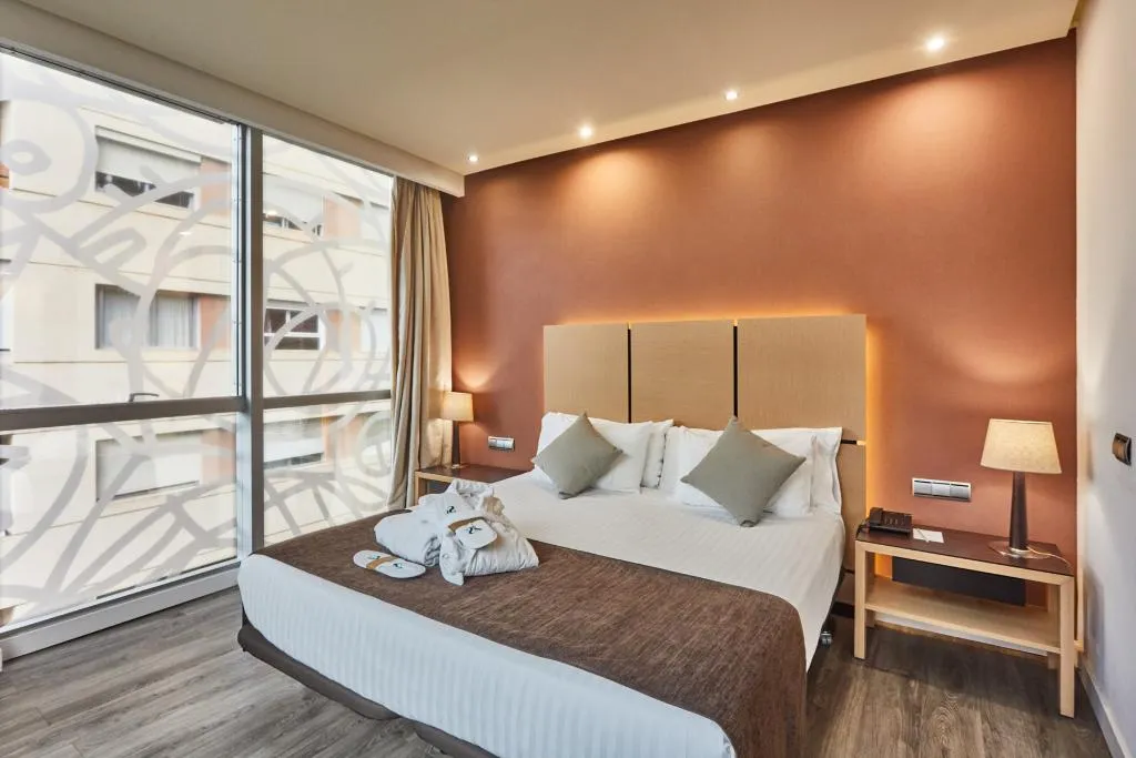 JUNIOR SUITE STANDARD Room, Silken Puerta Valencia, Valencia