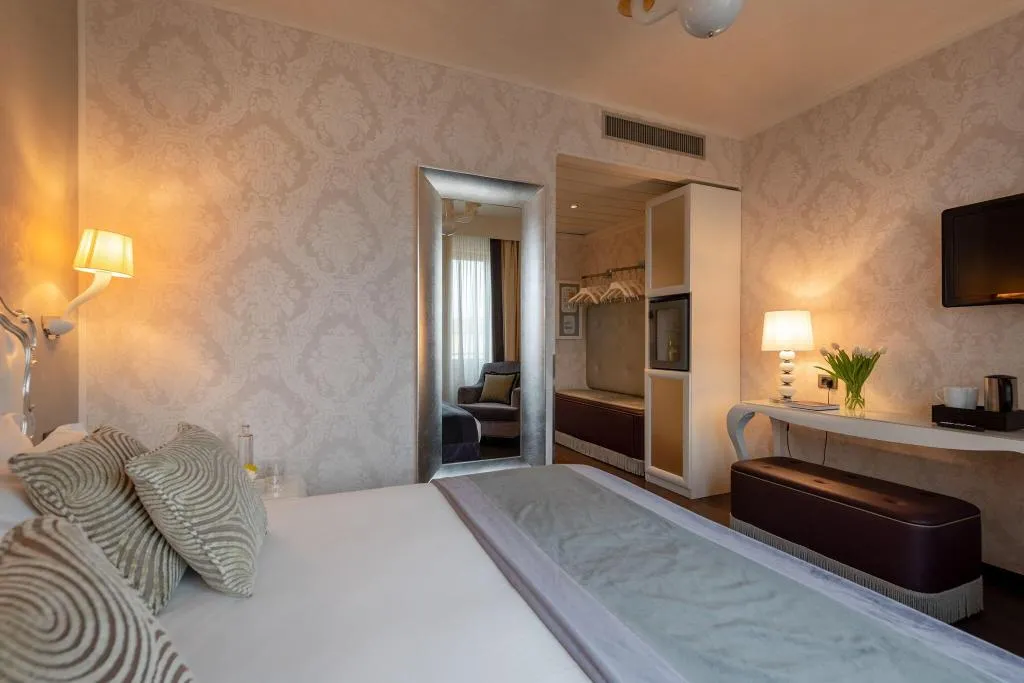 DOUBLE STANDARD Room, Carnival Palace, Venice