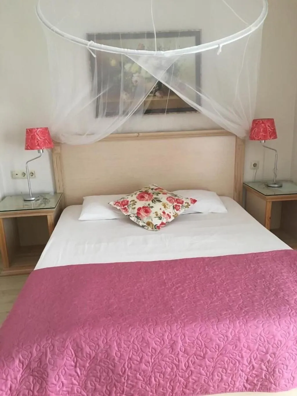 Room, Melaike, Izmir