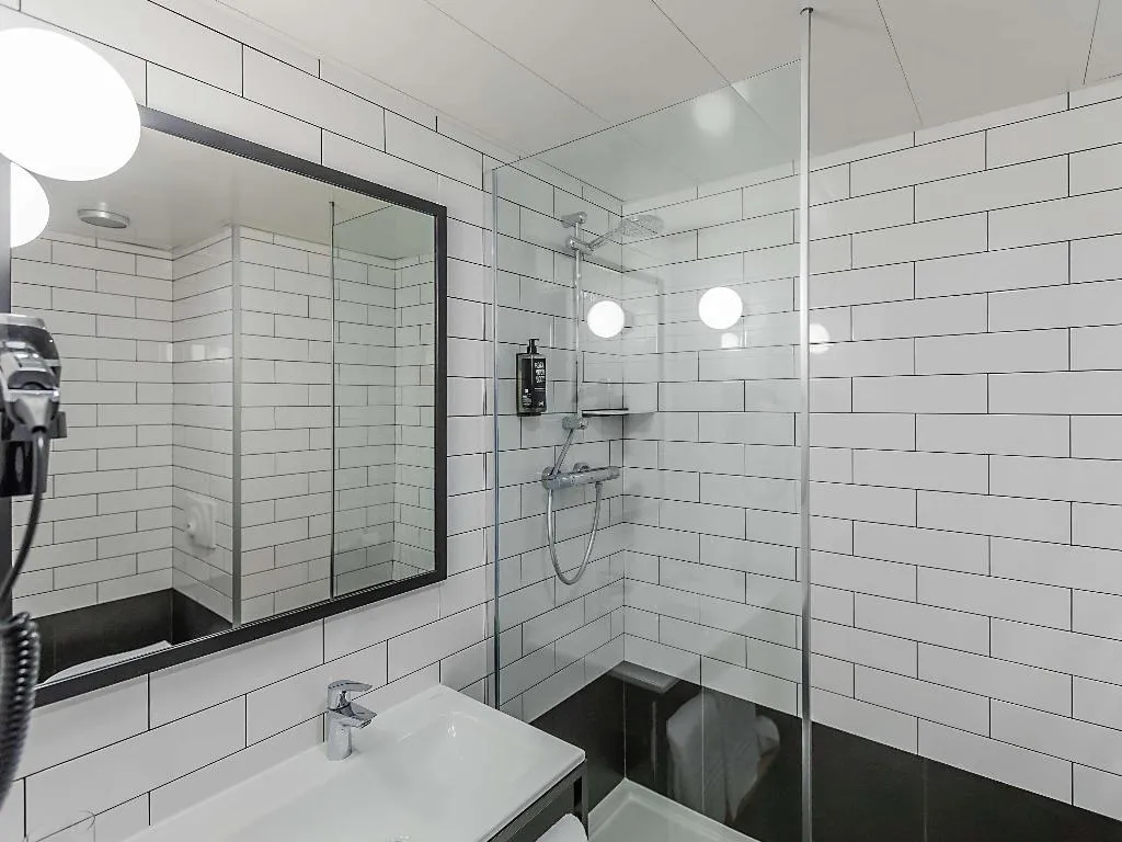 SINGLE WITH DOUBLE BED Room, Ibis Braganca, Porto