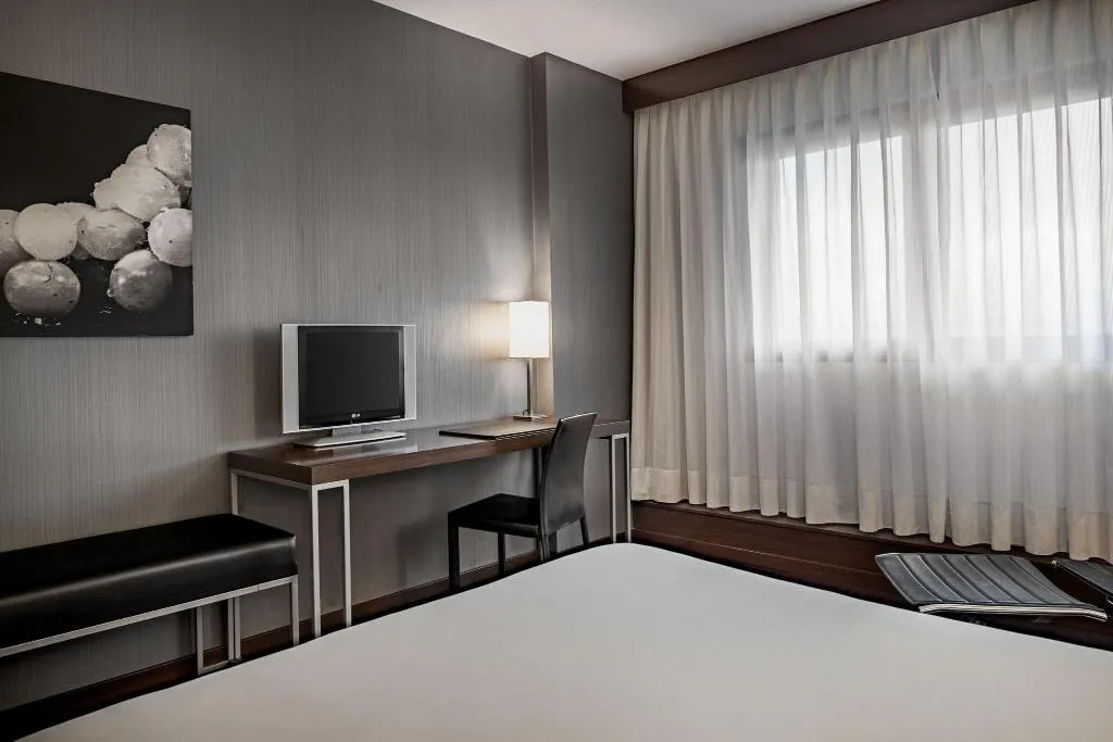 DOUBLE QUEEN SIZE BED Room, AC Porto, Porto