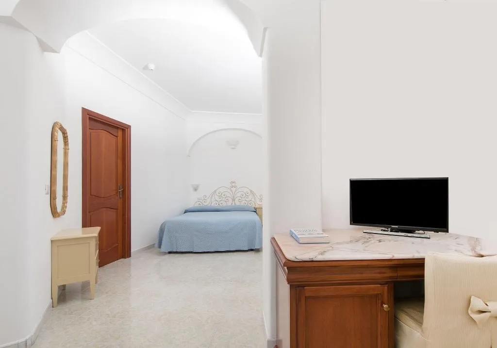 Room, Pupetto, Naples