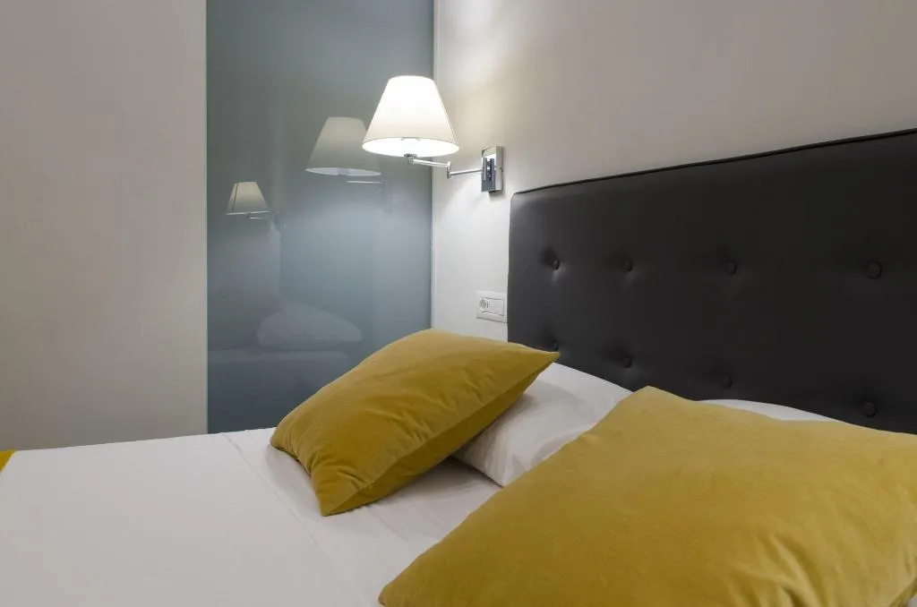 Room, Napoli Svelata, Naples