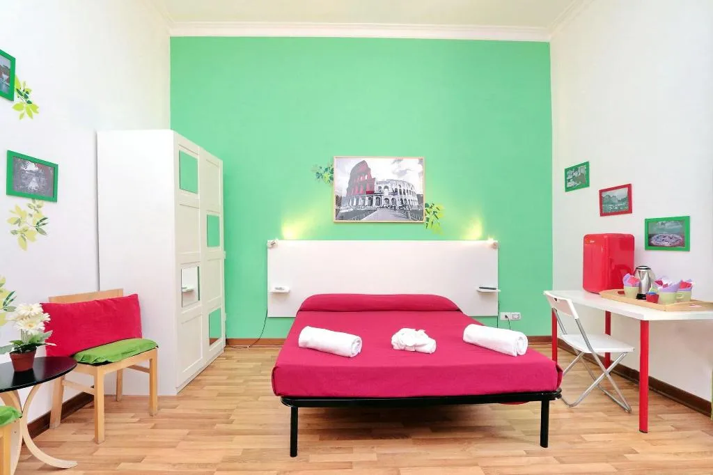 Room, Lucky Domus, Naples