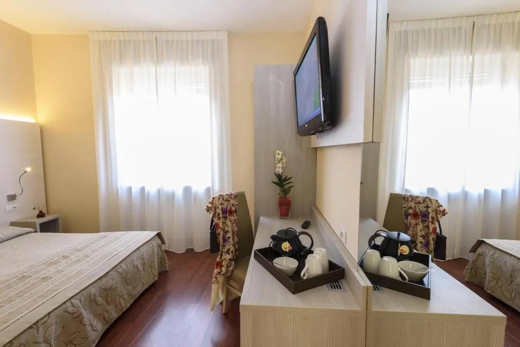 TRIPLE STANDARD Room, Primavera, Milan