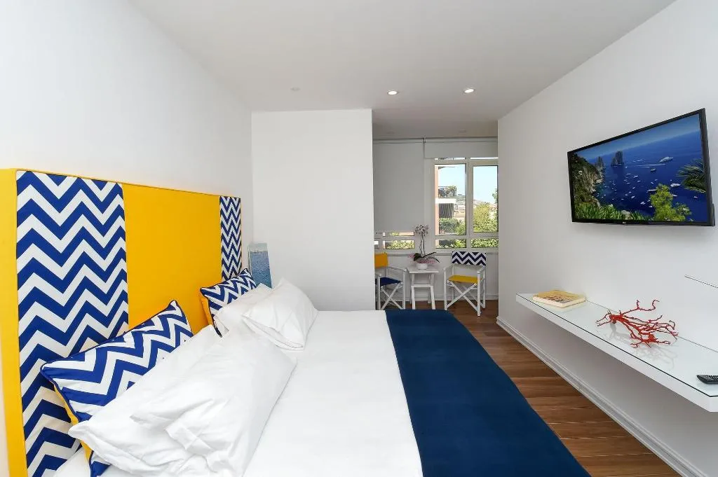 Room, Casa Pantone, Naples