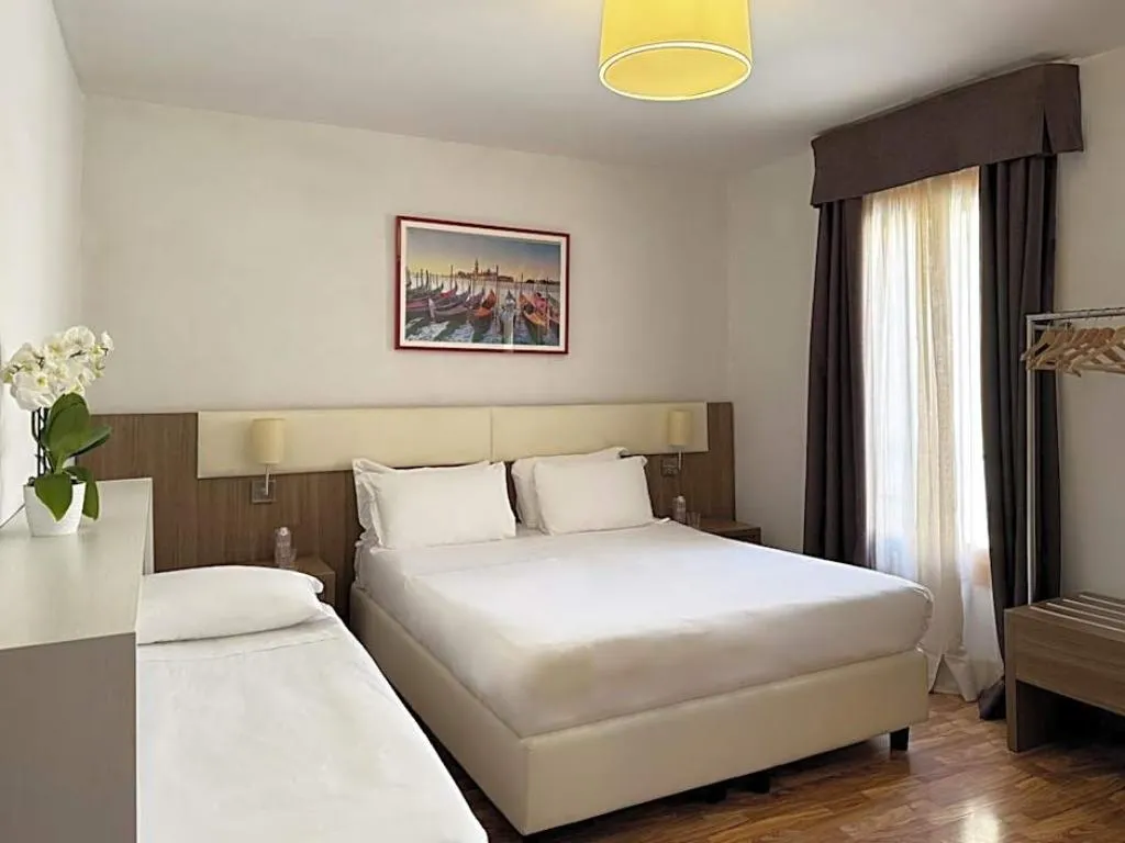 TRIPLE STANDARD Room, Hotel Il Moro di Venezia, Venice