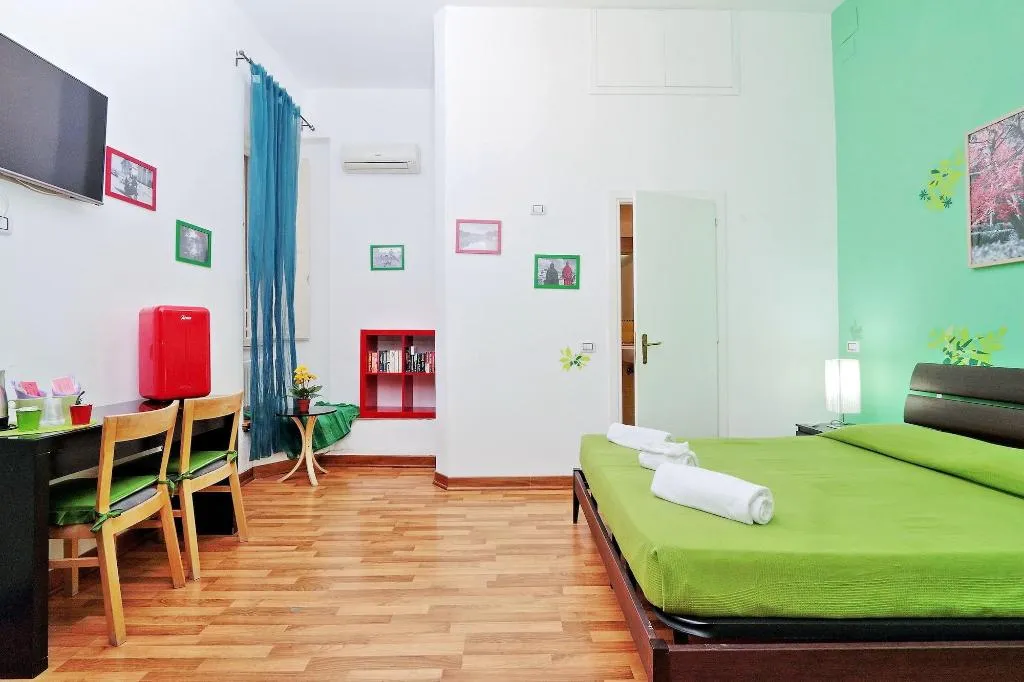 Room, Lucky Domus, Naples